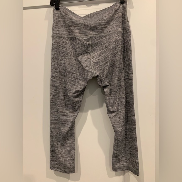 Lululemon wunder under crop size 10 grey - Picture 4 of 6